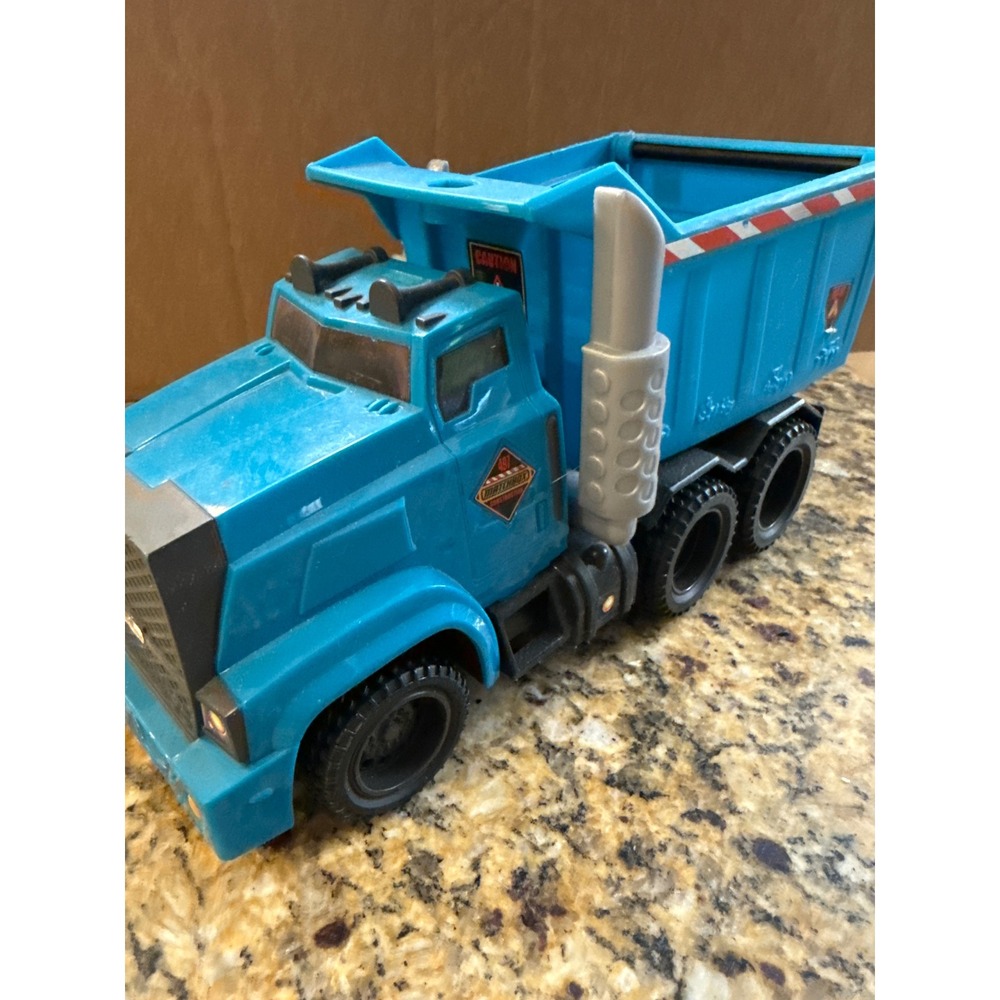 Matchbox Construction Unit 497 Blue Dump Truck Toy Vehicle‎ with Tilting Bed